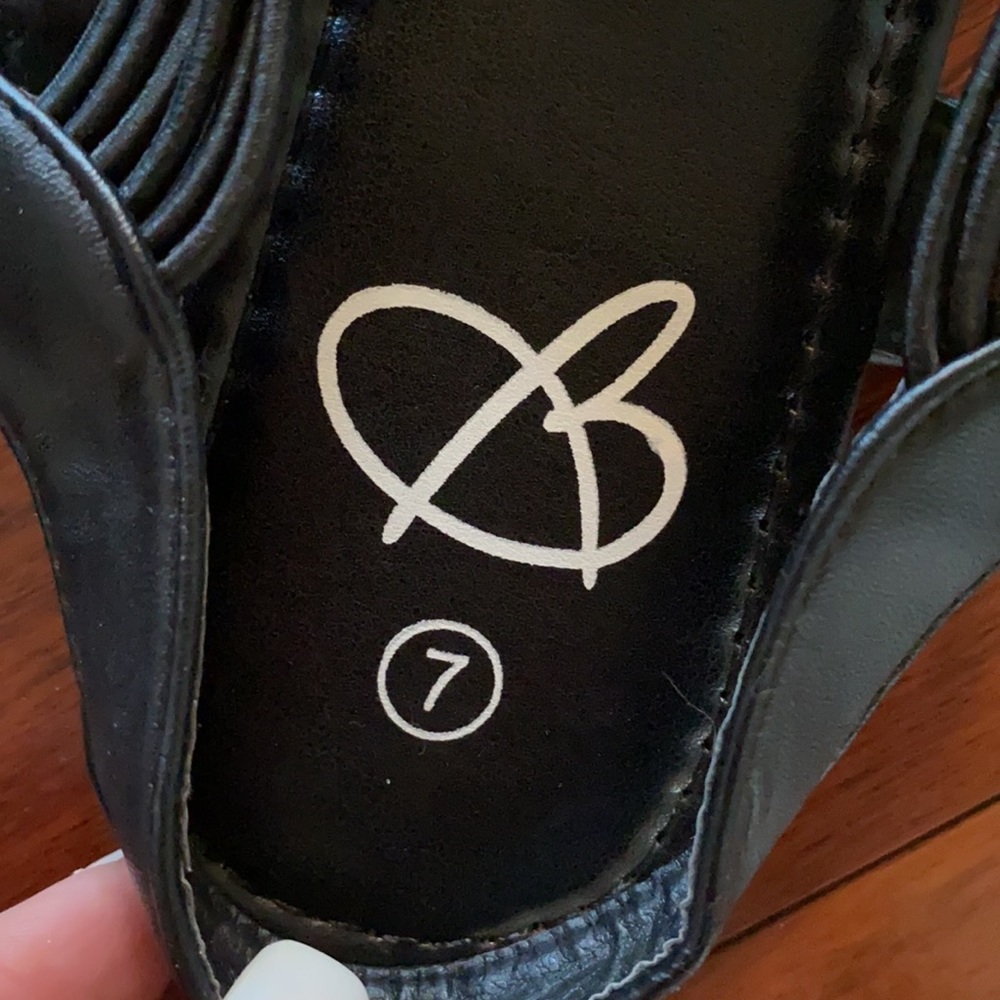 Sandals - Picture 3 of 3